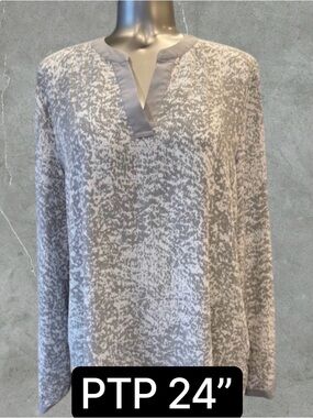 2 for $30 💟 Kenneth Cole Textured Gray and White Blouse